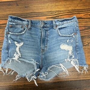 A&F size 29/8 destroyed denim mid-rise mom short